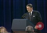 Standbild Präsident Ronald Wilson Reagan Kansas City Missouri USA, 1984, aus Sekunde 26 historischem Filmmaterial Videoclip 65675025604