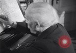 Immagine di Arturo Toscanini Riverdale New York USA, 1943, secondo 53 filmato di repertorio 65675025691
