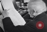 Immagine di Arturo Toscanini Riverdale New York USA, 1943, secondo 57 filmato di repertorio 65675025691