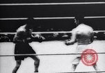 Standbild Tunney-Dempsey Kampf Chicago Illinois USA, 1927, aus Sekunde 35 historischem Filmmaterial Videoclip 65675025702
