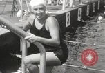 Image la natation et la plongée New York United States USA, 1933, de la seconde 57 séquences d'archives historiques vidéo 65675025708