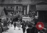 Standbild Tiroler Parade Fulpmes Österreich, 1936, aus Sekunde 14 historischem Filmmaterial Videoclip 65675025723