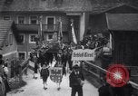 Standbild Tiroler Parade Fulpmes Österreich, 1936, aus Sekunde 15 historischem Filmmaterial Videoclip 65675025723