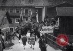 Standbild Tiroler Parade Fulpmes Österreich, 1936, aus Sekunde 16 historischem Filmmaterial Videoclip 65675025723