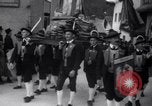 Standbild Tiroler Parade Fulpmes Österreich, 1936, aus Sekunde 18 historischem Filmmaterial Videoclip 65675025723