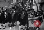 Standbild Tiroler Parade Fulpmes Österreich, 1936, aus Sekunde 19 historischem Filmmaterial Videoclip 65675025723