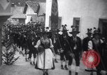 Standbild Tiroler Parade Fulpmes Österreich, 1936, aus Sekunde 23 historischem Filmmaterial Videoclip 65675025723