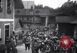 Standbild Tiroler Parade Fulpmes Österreich, 1936, aus Sekunde 36 historischem Filmmaterial Videoclip 65675025723