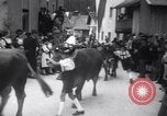 Standbild Tiroler Parade Fulpmes Österreich, 1936, aus Sekunde 37 historischem Filmmaterial Videoclip 65675025723