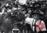 Standbild Tiroler Parade Fulpmes Österreich, 1936, aus Sekunde 41 historischem Filmmaterial Videoclip 65675025723