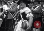 Standbild Tiroler Parade Fulpmes Österreich, 1936, aus Sekunde 59 historischem Filmmaterial Videoclip 65675025723