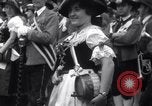 Standbild Tiroler Parade Fulpmes Österreich, 1936, aus Sekunde 60 historischem Filmmaterial Videoclip 65675025723