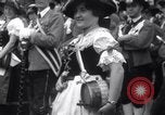 Standbild Tiroler Parade Fulpmes Österreich, 1936, aus Sekunde 62 historischem Filmmaterial Videoclip 65675025723