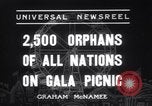 Standbild verwaiste Kinder haben ein Picknick New York United States USA, 1936, aus Sekunde 8 historischem Filmmaterial Videoclip 65675025724