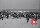 Standbild verwaiste Kinder haben ein Picknick New York United States USA, 1936, aus Sekunde 25 historischem Filmmaterial Videoclip 65675025724
