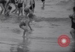 Standbild verwaiste Kinder haben ein Picknick New York United States USA, 1936, aus Sekunde 30 historischem Filmmaterial Videoclip 65675025724