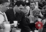 Standbild verwaiste Kinder haben ein Picknick New York United States USA, 1936, aus Sekunde 39 historischem Filmmaterial Videoclip 65675025724
