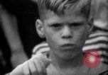 Standbild verwaiste Kinder haben ein Picknick New York United States USA, 1936, aus Sekunde 44 historischem Filmmaterial Videoclip 65675025724