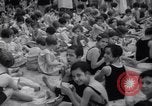 Standbild verwaiste Kinder haben ein Picknick New York United States USA, 1936, aus Sekunde 47 historischem Filmmaterial Videoclip 65675025724