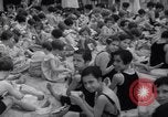 Standbild verwaiste Kinder haben ein Picknick New York United States USA, 1936, aus Sekunde 48 historischem Filmmaterial Videoclip 65675025724