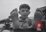 Standbild verwaiste Kinder haben ein Picknick New York United States USA, 1936, aus Sekunde 57 historischem Filmmaterial Videoclip 65675025724