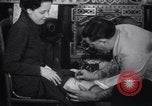 Standbild Tätowierung der Sozialversicherungsnummer Chicago Illinois USA, 1937, aus Sekunde 21 historischem Filmmaterial Videoclip 65675025727
