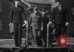 Standbild zwei riesige boys New York United States USA, 1937, aus Sekunde 15 historischem Filmmaterial Videoclip 65675025728