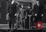 Standbild zwei riesige boys New York United States USA, 1937, aus Sekunde 16 historischem Filmmaterial Videoclip 65675025728