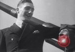 Standbild zwei riesige boys New York United States USA, 1937, aus Sekunde 18 historischem Filmmaterial Videoclip 65675025728
