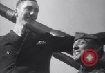 Standbild zwei riesige boys New York United States USA, 1937, aus Sekunde 19 historischem Filmmaterial Videoclip 65675025728
