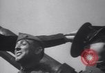 Standbild zwei riesige boys New York United States USA, 1937, aus Sekunde 22 historischem Filmmaterial Videoclip 65675025728