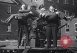 Standbild zwei riesige boys New York United States USA, 1937, aus Sekunde 36 historischem Filmmaterial Videoclip 65675025728