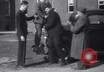 Standbild zwei riesige boys New York United States USA, 1937, aus Sekunde 56 historischem Filmmaterial Videoclip 65675025728