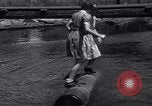 Standbild log rolling Longview Washington USA, 1937, aus Sekunde 13 historischem Filmmaterial Videoclip 65675025736