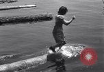 Standbild log rolling Longview Washington USA, 1937, aus Sekunde 46 historischem Filmmaterial Videoclip 65675025736