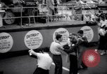 Standbild Weltpremiere des Films Detroit Michigan USA, 1951, aus Sekunde 25 historischem Filmmaterial Videoclip 65675025744