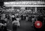 Standbild Weltpremiere des Films Detroit Michigan USA, 1951, aus Sekunde 42 historischem Filmmaterial Videoclip 65675025744