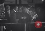 Standbild Weltpremiere des Films Detroit Michigan USA, 1951, aus Sekunde 44 historischem Filmmaterial Videoclip 65675025744