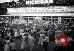 Standbild Weltpremiere des Films Detroit Michigan USA, 1951, aus Sekunde 51 historischem Filmmaterial Videoclip 65675025744