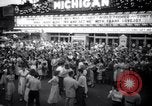 Standbild Weltpremiere des Films Detroit Michigan USA, 1951, aus Sekunde 53 historischem Filmmaterial Videoclip 65675025744