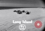 Standbild Sand-hobeln auf Long Island beach Long Island New York USA, 1951, aus Sekunde 6 historischem Filmmaterial Videoclip 65675025746