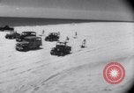 Standbild Sand-hobeln auf Long Island beach Long Island New York USA, 1951, aus Sekunde 8 historischem Filmmaterial Videoclip 65675025746