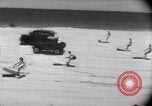 Standbild Sand-hobeln auf Long Island beach Long Island New York USA, 1951, aus Sekunde 11 historischem Filmmaterial Videoclip 65675025746