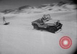 Standbild Sand-hobeln auf Long Island beach Long Island New York USA, 1951, aus Sekunde 15 historischem Filmmaterial Videoclip 65675025746