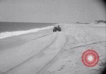 Standbild Sand-hobeln auf Long Island beach Long Island New York USA, 1951, aus Sekunde 17 historischem Filmmaterial Videoclip 65675025746