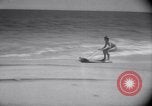 Standbild Sand-hobeln auf Long Island beach Long Island New York USA, 1951, aus Sekunde 20 historischem Filmmaterial Videoclip 65675025746