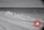 Standbild Sand-hobeln auf Long Island beach Long Island New York USA, 1951, aus Sekunde 21 historischem Filmmaterial Videoclip 65675025746