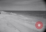 Standbild Sand-hobeln auf Long Island beach Long Island New York USA, 1951, aus Sekunde 22 historischem Filmmaterial Videoclip 65675025746