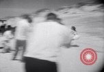 Standbild Sand-hobeln auf Long Island beach Long Island New York USA, 1951, aus Sekunde 25 historischem Filmmaterial Videoclip 65675025746