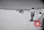 Standbild Sand-hobeln auf Long Island beach Long Island New York USA, 1951, aus Sekunde 26 historischem Filmmaterial Videoclip 65675025746